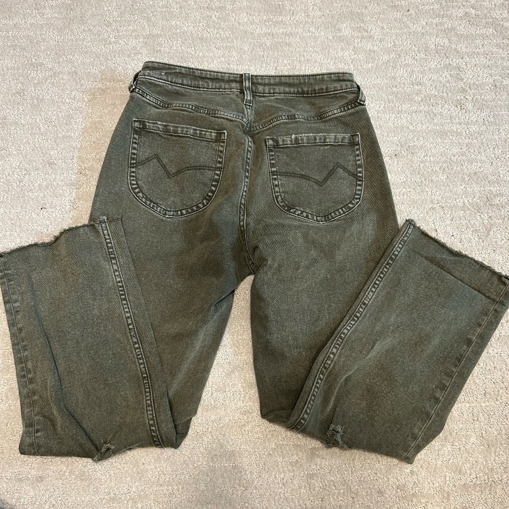 Cleo + Wolf High Rise Distressed Knee Slim Stretch Straight Jean (OLIVE) - Picture 5 of 5